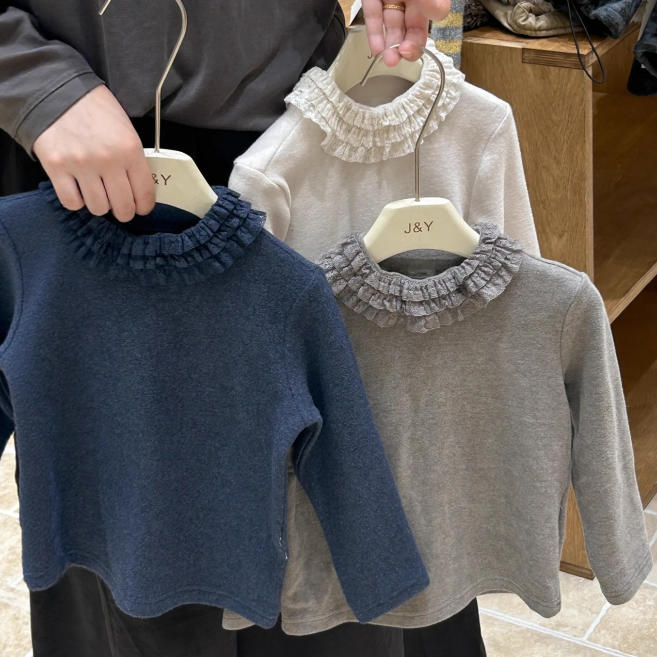 

Girls Blouse 2025 Autumn and Winter New Childrens Clothing Korean Wind Girl Baby Sweet Knit Lace Bottom Unlined Upper Garment