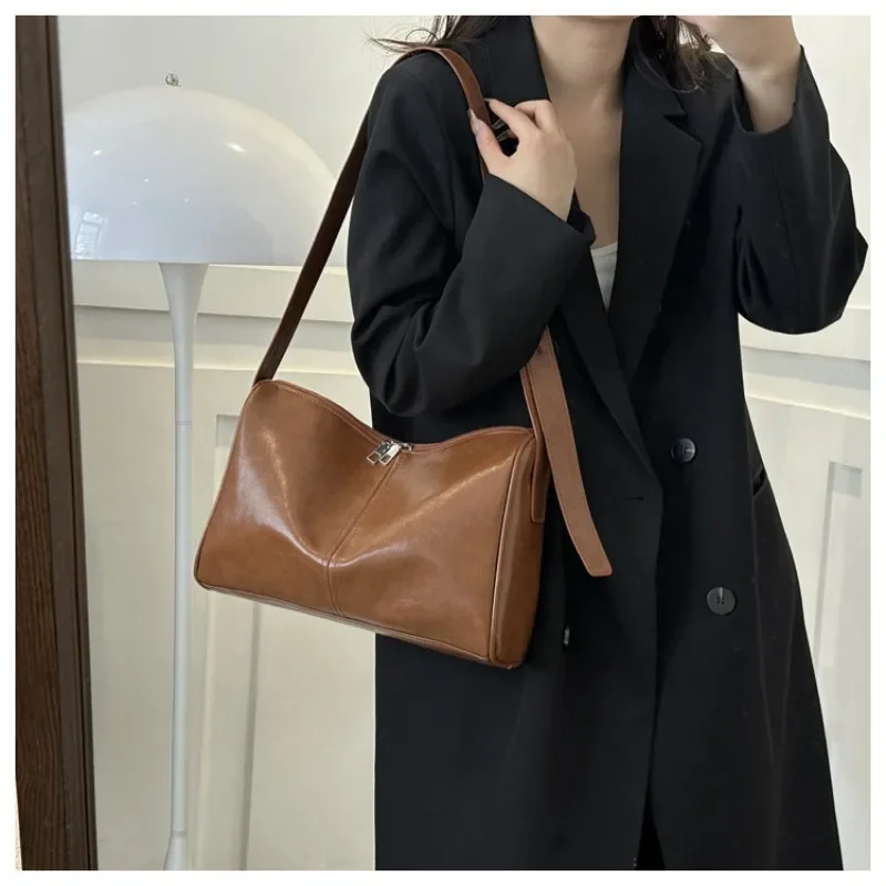 Commuter Large-capacity Crossbody Bag Women Autumn New Retro Fashion Tote Female Shoulder Bag Niche Design Leisure Shoulder Bag