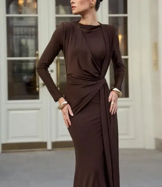 خريف جديد بلون تصميم أنيق ونحيف، تنورة طويلة معانقة الورك للنساء، فستان بأكمام طويلة بتصميم متقاطع مطوي