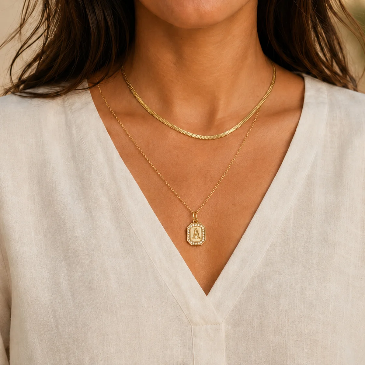 Vergoldeter Personalisierter Initialen-Anhänger Elegante Halskette für Damen und Herren Achteckige Form Kubisches Zirkonia Schmuckgeschenk – Detail 1