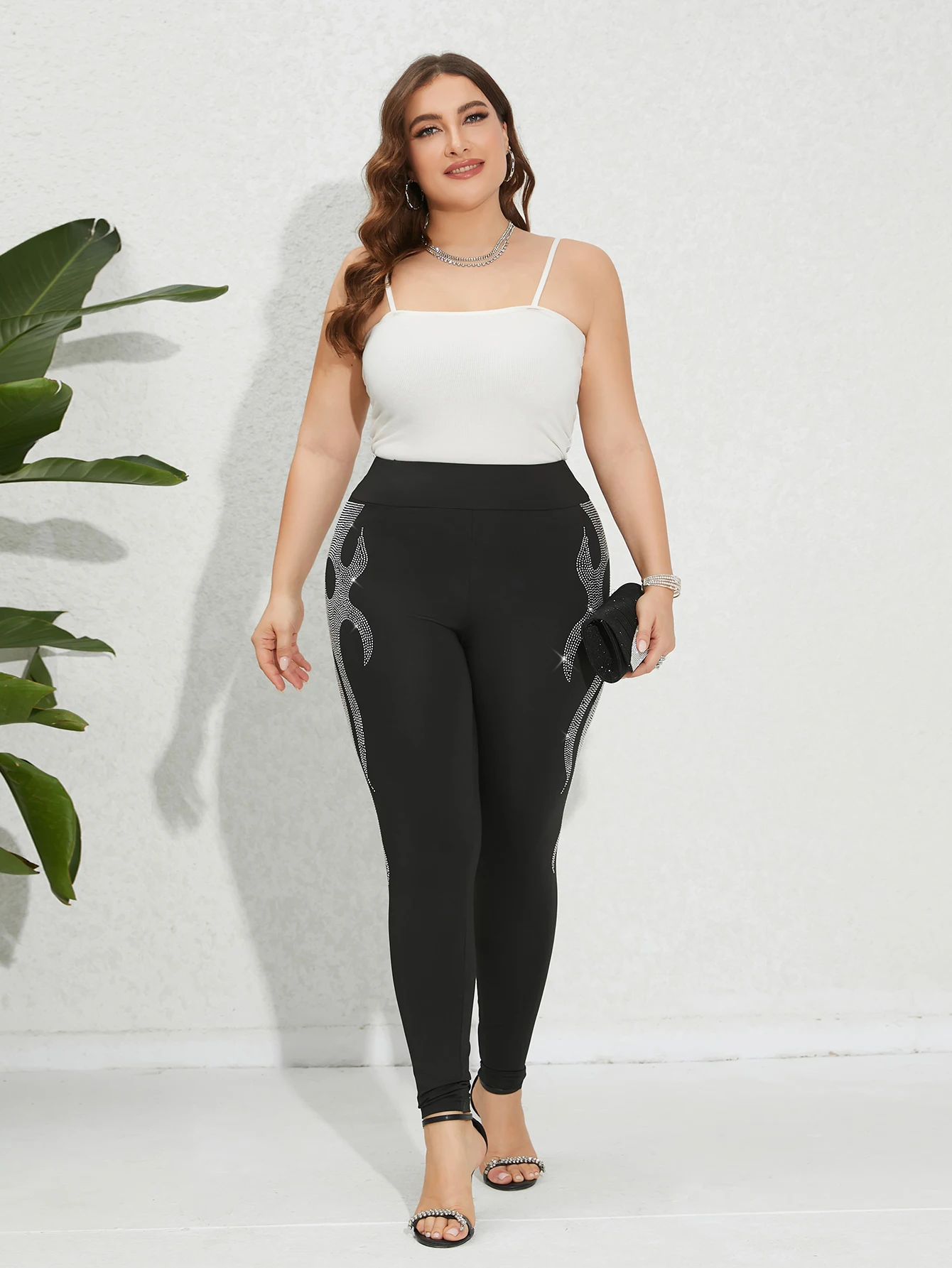 Leggings na moda plus size para mulheres, design flamejante strass, tecido de malha de alta elasticidade, calças elegantes e confortáveis