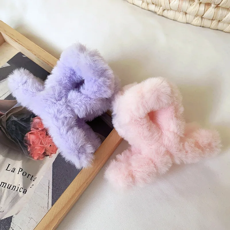 2023 winter Plush  crab hair clip for women small hairclip girls wool pink claw clip lady Medium black hair pin accessoires