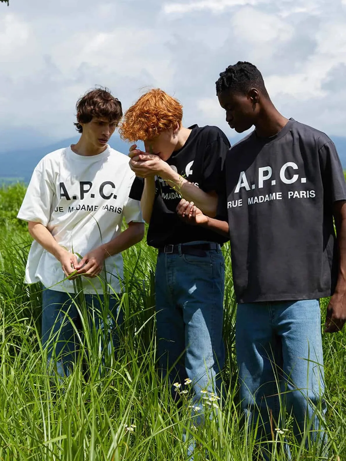 

Футболка APC × EDIFICE с коллаборационным логотипом, свободного кроя, мужская, повседневная, хлопковая, с круглым вырезом, с буквенным принтом, для молодежи...