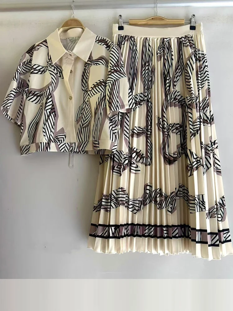 الربيع والصيف جديد قطعتين واحدة الصدر قصيرة الأكمام المطبوعة قميص قصير عالية الخصر تنورة على شكل حرف A بدلة نسائية الموضة