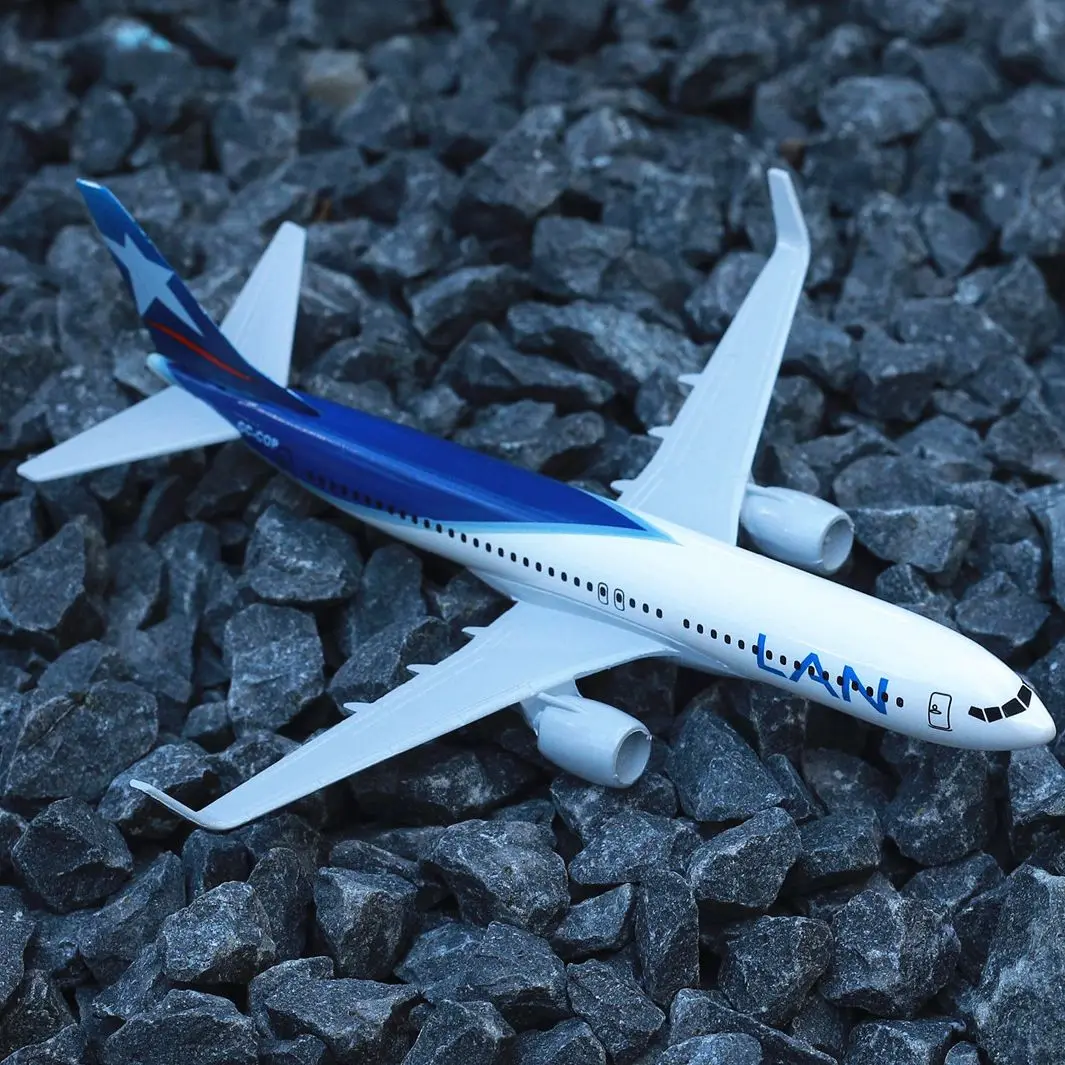 スケール1:400金属航空機レプリカ15センチメートルチリlan latam gol tam航空ボーイングダイキャストモデル航空グッズミニチュア