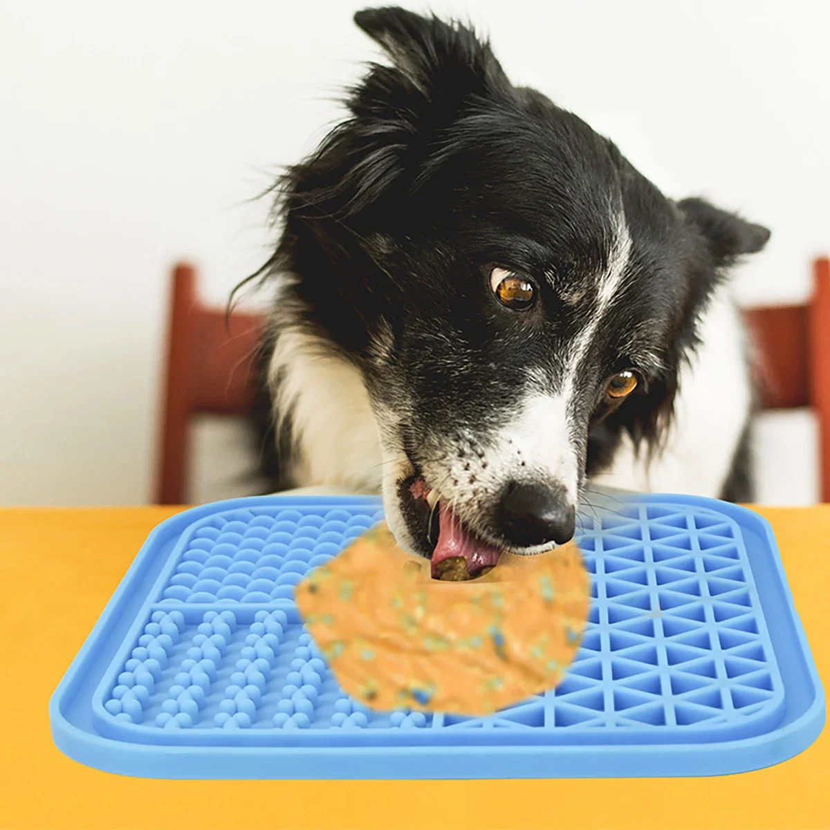 Poursweet Dog Lick Mat with Suction Cups Slow Feeders Licking Pet Anxiety Relief Cat Training for Food Yogurt Peanut Butter