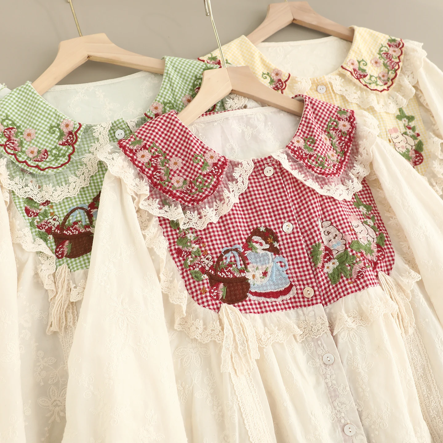 เสื้อเชิ้ตผ้าฝ้ายปักลายการ์ตูนสไตล์โมริเกิร์ลญี่ปุ่น แต่งลูกไม้ ปะติดปะต่อ คอปีเตอร์แพน แขนยาว สไตล์ลำลองสำหรับผู้หญิง