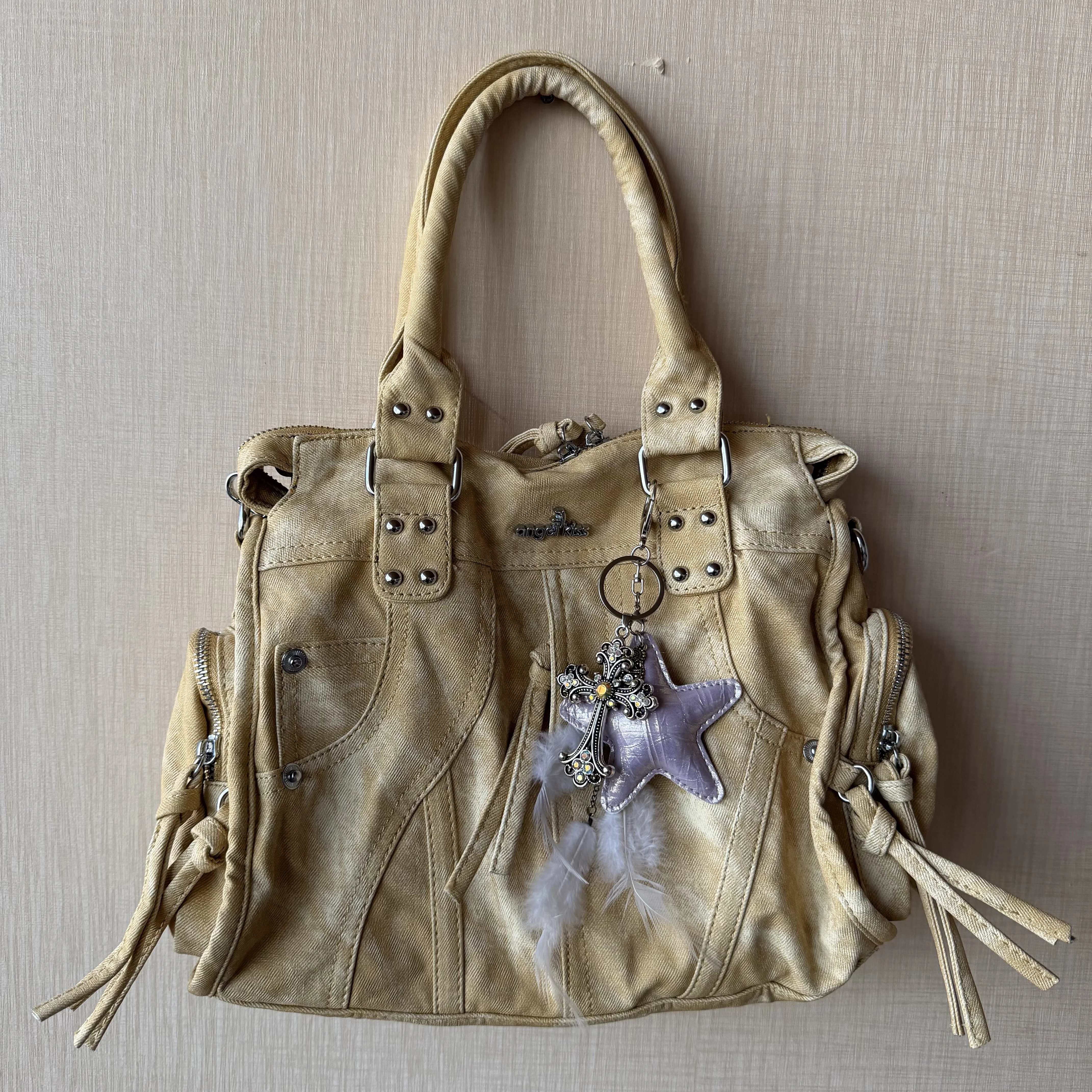 

Оригинальная дизайнерская брендовая ретро мотоциклетная сумка подмышки с заклепками и бахромой, сумки через плечо с верхней ручкой для женщин