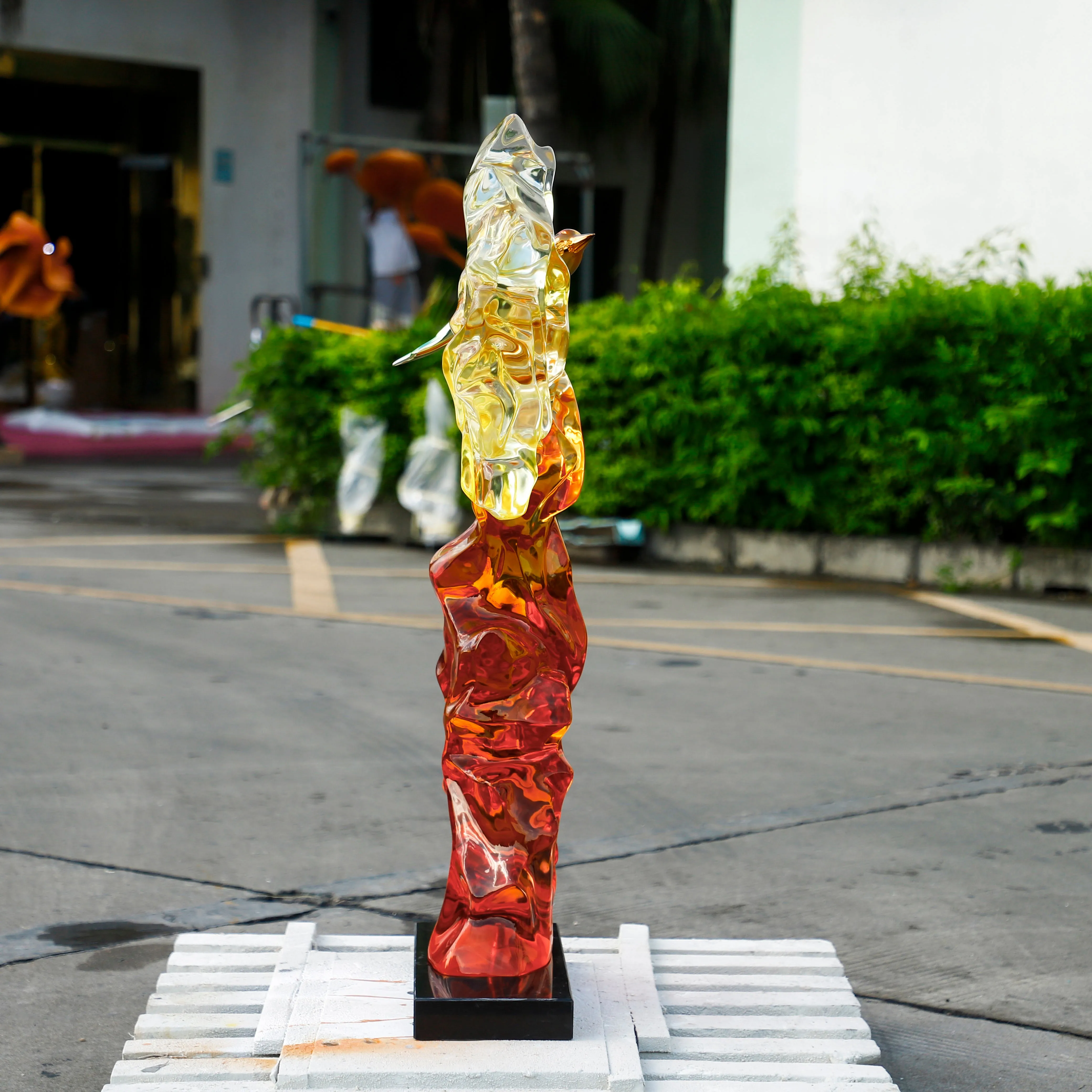 Transparent resin Taihu stone modeling artificial gorgeous ornament, handmade hotel home villa decoration sculpture