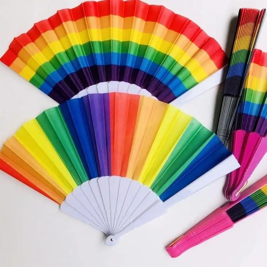Klappbarer Handventilator aus Kunststoff im orientalischen Stil mit Regenbogen-Seidenstoff, Taschenventilator, Partygeschenk, Persönlichkeits-Tanzfächer, Geschenke