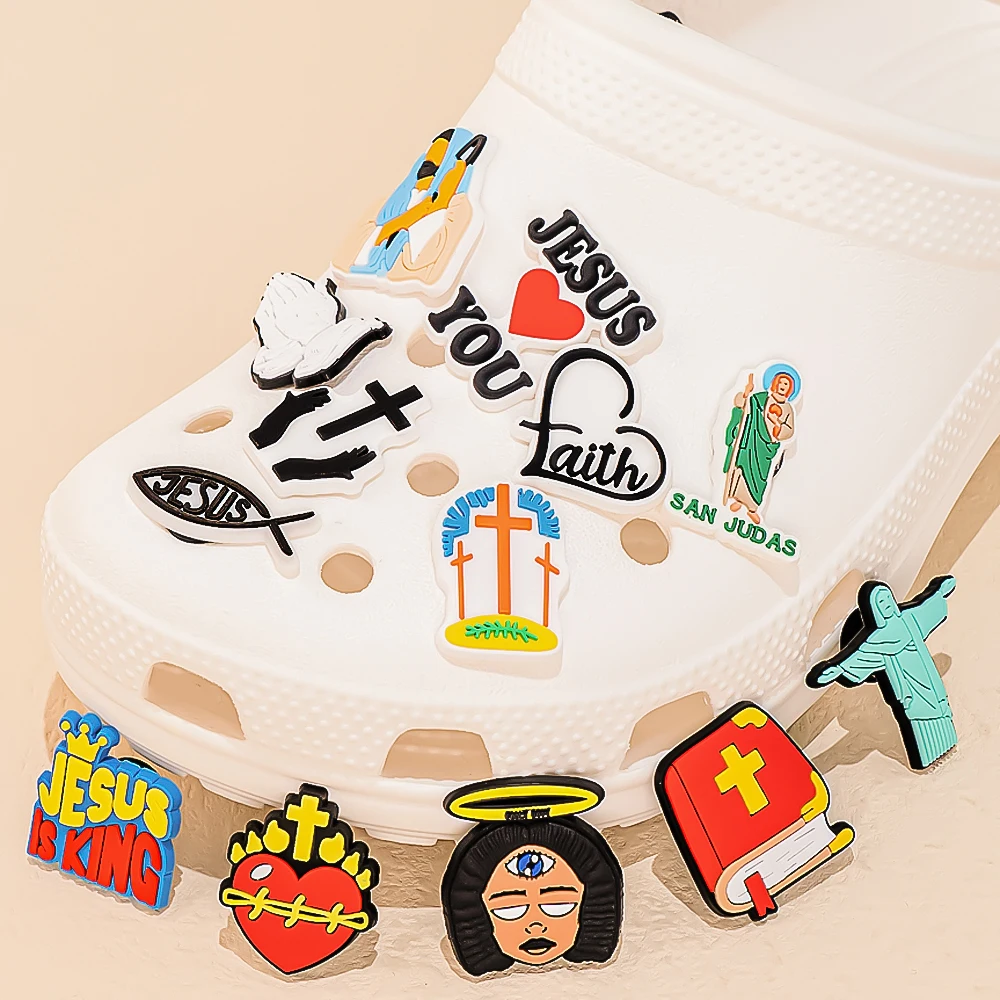 1 Stück PVC-Religionen-Schuhanhänger, Schuhnadeln, christlicher Jesus, gesegnete Heilige Bibel, Sandalen, Zubehör für Damen und Herren, Clog-Schnallen – Detail 3