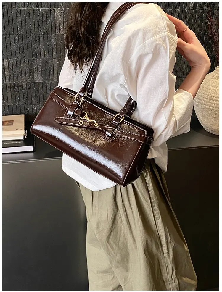 

Женская модная сумка-тоут 2026 года, вместительная простая сумка, нишевая повседневная рабочая сумка через плечо