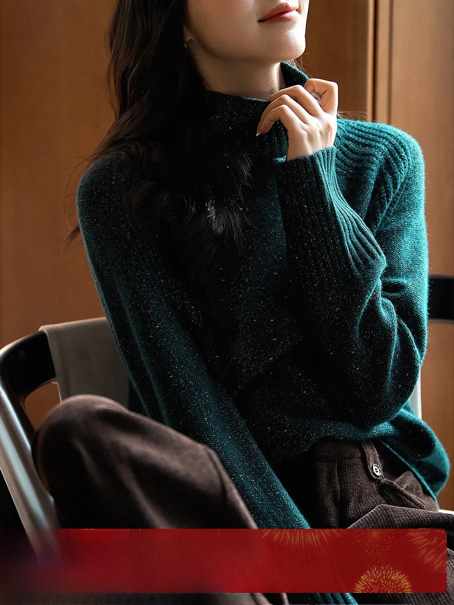 

Вязаный свитер Xiao Han Star Dust с высоким воротником, украшенный золотой нитью и блестками, из шерсти Crt Wool Camere