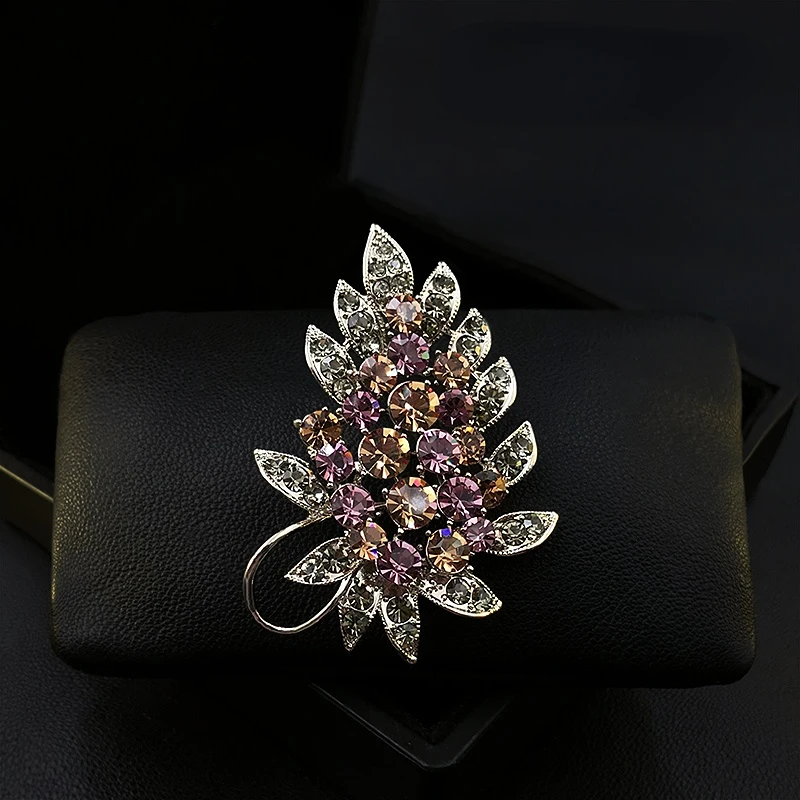 

Exquisite Retro Full Rhinestone Leaf Brooch High-End Women Suit Coat Corsage Luxury Plant Pin Accessories Jewelry Christmas Gift