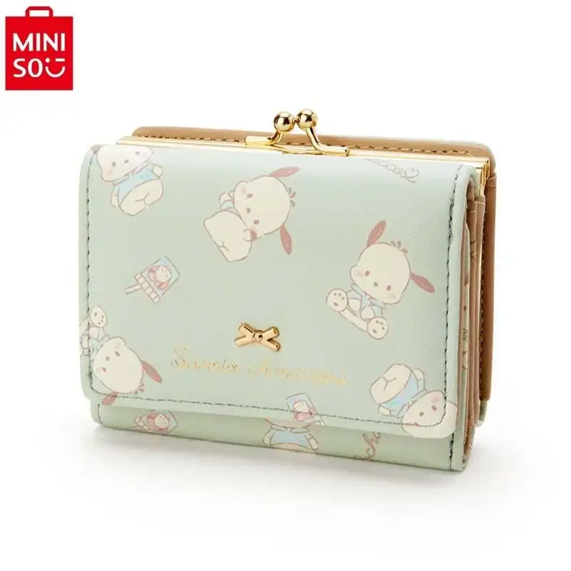 MINISO 2024 ใหม่ Hello Kitty PU Casual สั้นกระเป๋าสตางค์นักเรียนการ์ตูนซิปหัวเข็มขัดกระเป๋าหนังคลิปกระเป๋าสตางค์