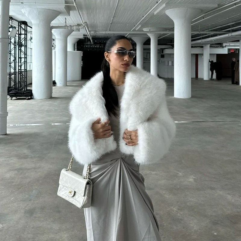 

Winter Coats for Women 2025 Luxury Big Collar Fluffy Faux Fur Coat Women Plush Jacket Vintage Loose Short Female Outerwears
