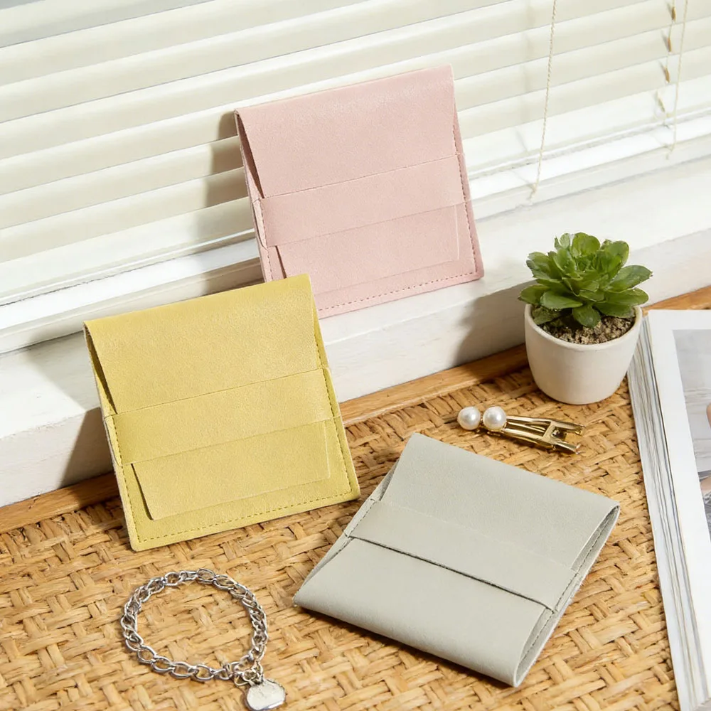 

100 шт. мягких кожаных мешочков из полиуретана с прострочкой для ювелирных изделий: колец, серег, брошей, браслетов. Дорожные упаковочные конверты.