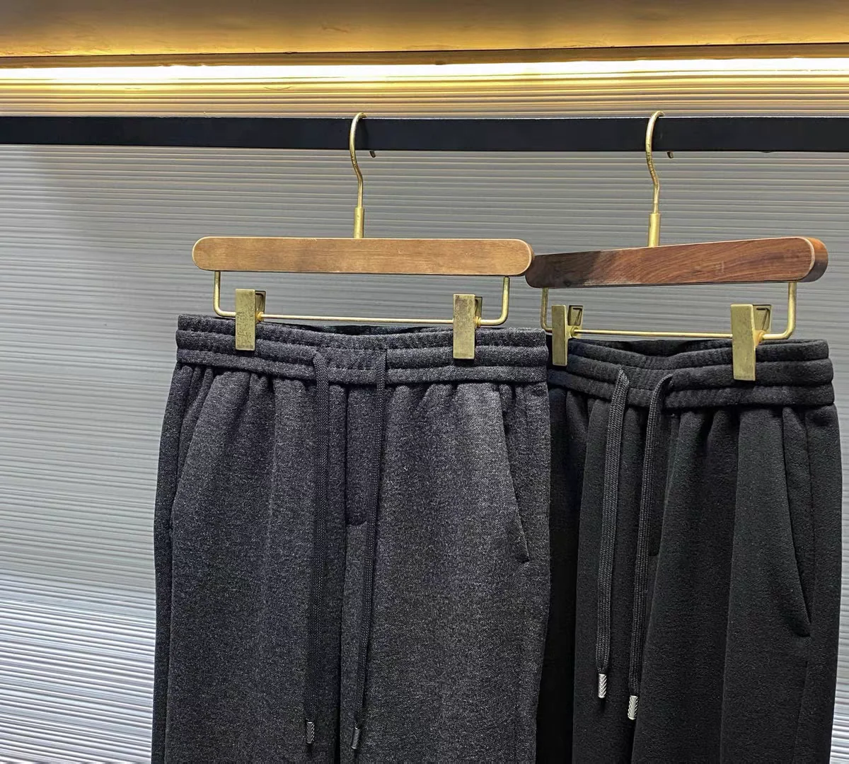 الخريف الشتاء الرجال السراويل مستقيم الساق الصوف مزيج متماسكة شعار معدني Dstring مرونة الخصر فضفاضة تناسب الترفيه السراويل