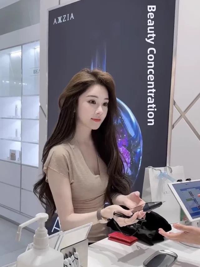 Slimming V-Neck Short Sleeve Top in Milk Coffee Color Versatile Base Layer Outerwear for Women Summer 2024 Fashion Trend
