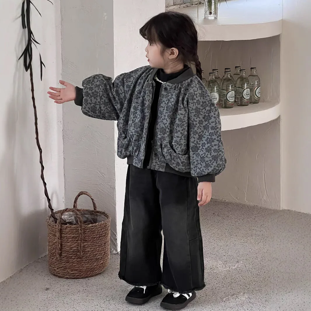 

Пальто для девочек, новинка 2024, зимняя детская одежда для девочек, детская зарубежная атмосфера, утолщенный трехмерный цветок с хлопковой подкладкой