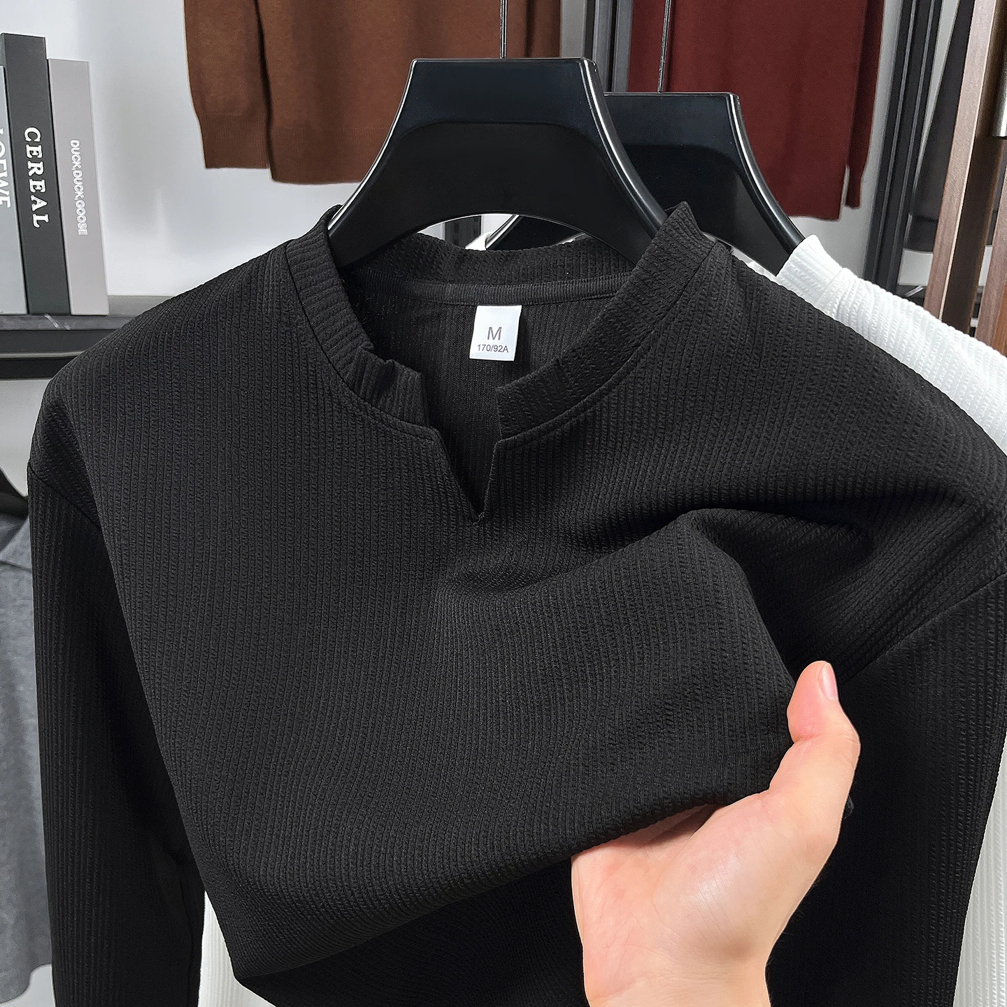 Fashionable new men's long sleeved casual versatile V-neck ultra light wrinkle resistant versatile simple solid color top trendy