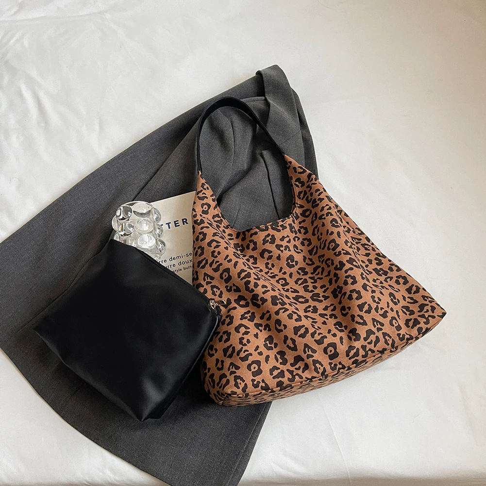 

Women Casual Tote Purse Large Capacity Leopard Print Tote Bag with Small Purse Retro Shoulder Handbag Stylish Commuting Bag