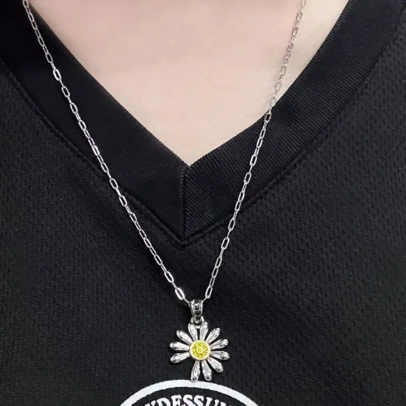 880818 Collana stile idol GD con diamante 2025 G-Dragon Stesso stile Collana margherita Accessori decorativi Giocattolo Regalo per ragazze