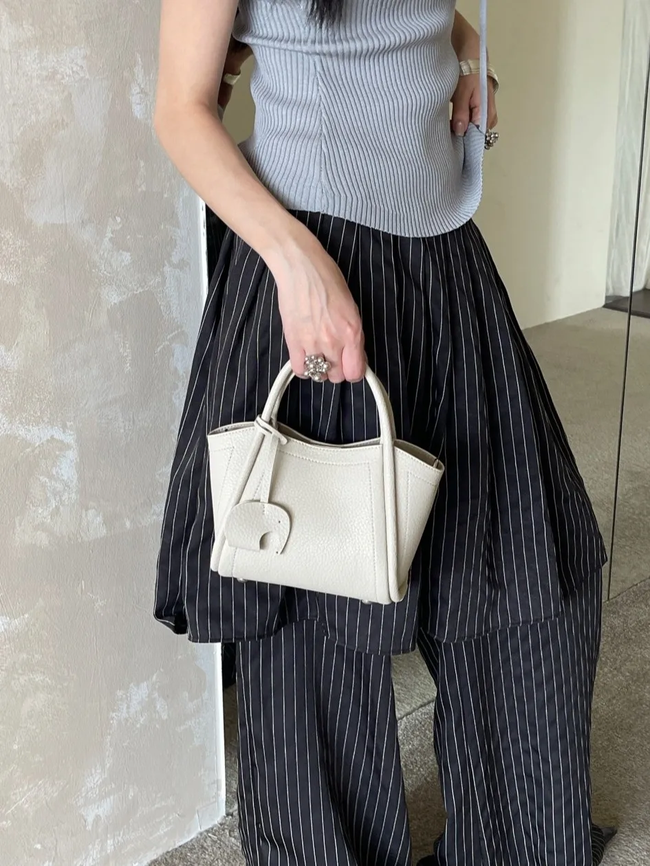 أنيقة معمارية. تم تحديد حقيبة الدلو المجنحة لأسلوب العمل إلى عطلة نهاية الأسبوع لعام 2025. #5