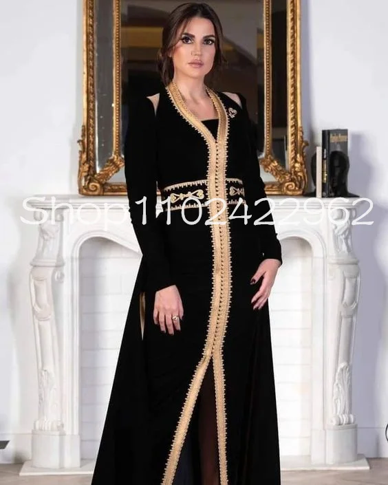 Schwarzer Samt Algerien Kaftan Abschluss ball Anlass Kleider mit Langarm Gold Applikation sexy Schlitz Arabisch Nahost Abendkleid