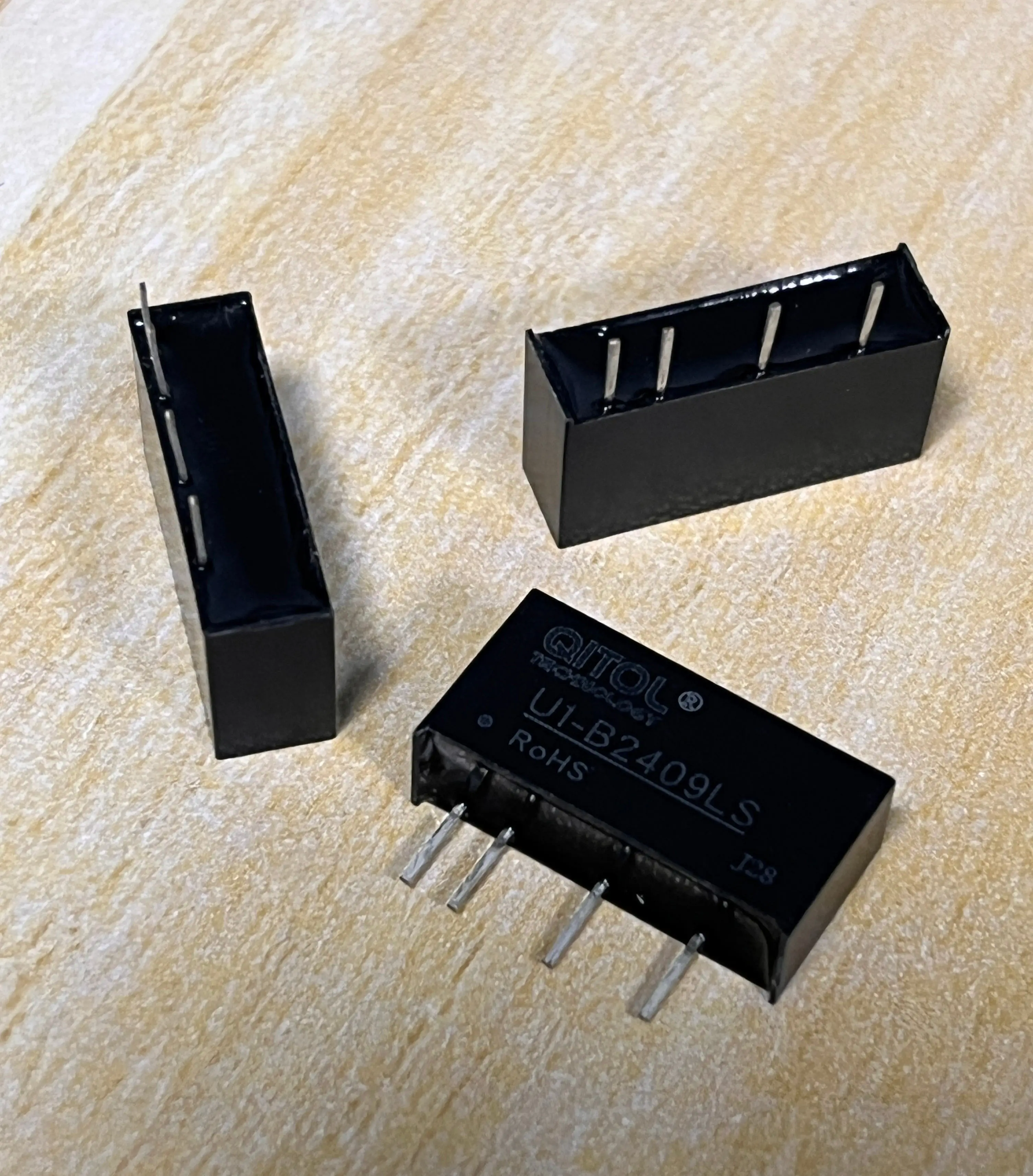 1W B2409LS-1WR3 U1-B2409LS DC-DC Power Converter 24V TO 9VDC Miniature Step-Down Switching Disconnector Module Active Components