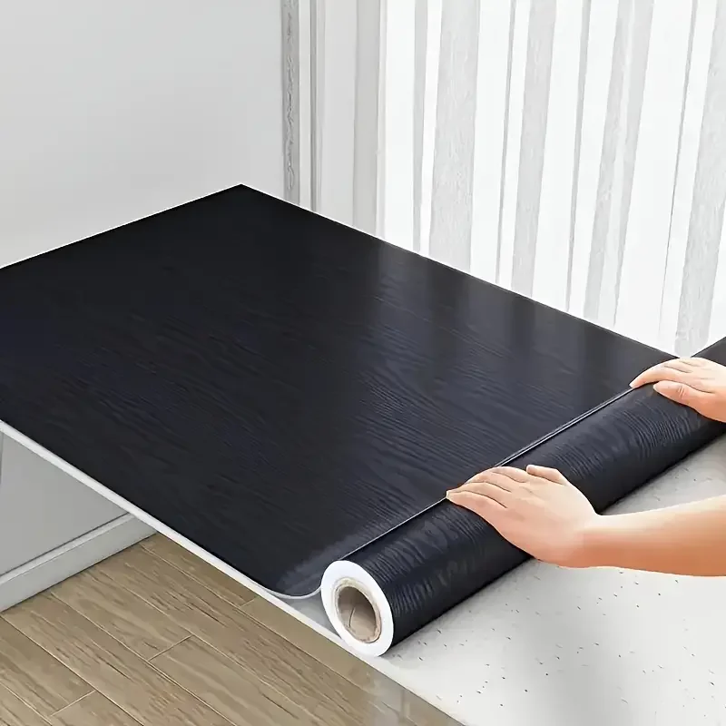 Schwarz-weiße, holzmaserige, wasserdichte, selbstklebende PVC-Tapete, geeignet für Kleiderschränke, Küchenmöbel und Wanddekoration.