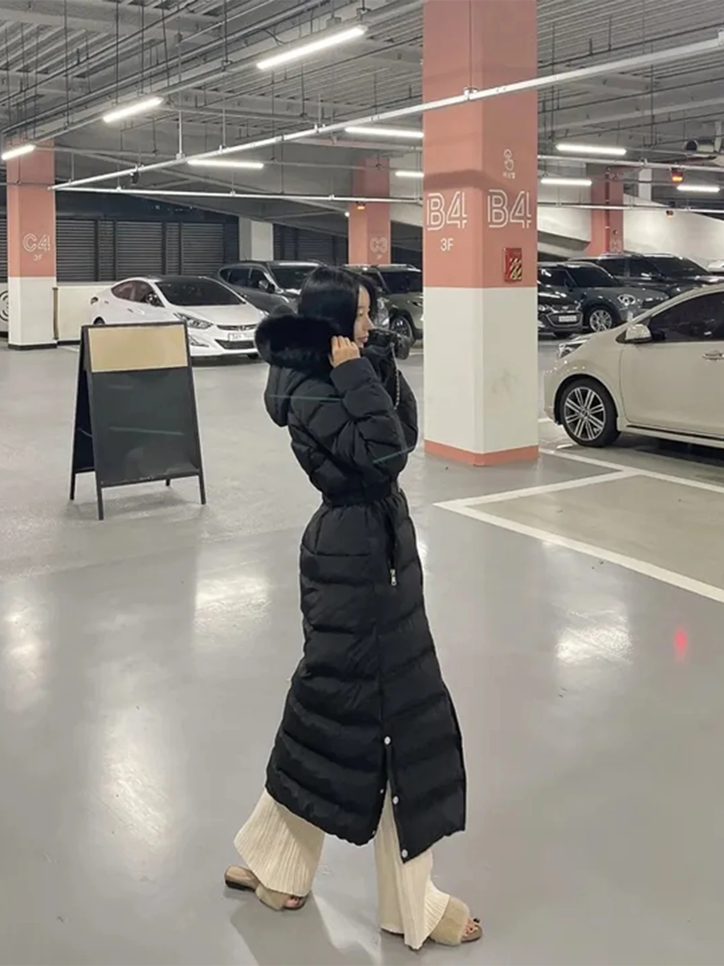 Jaet largo de plumas para mujer, novedad de 2025, Sle Bla Thiened, cálido, acolchado de cintura, ajustado, cuello de piel grande, prendas de vestir exteriores de alta gama