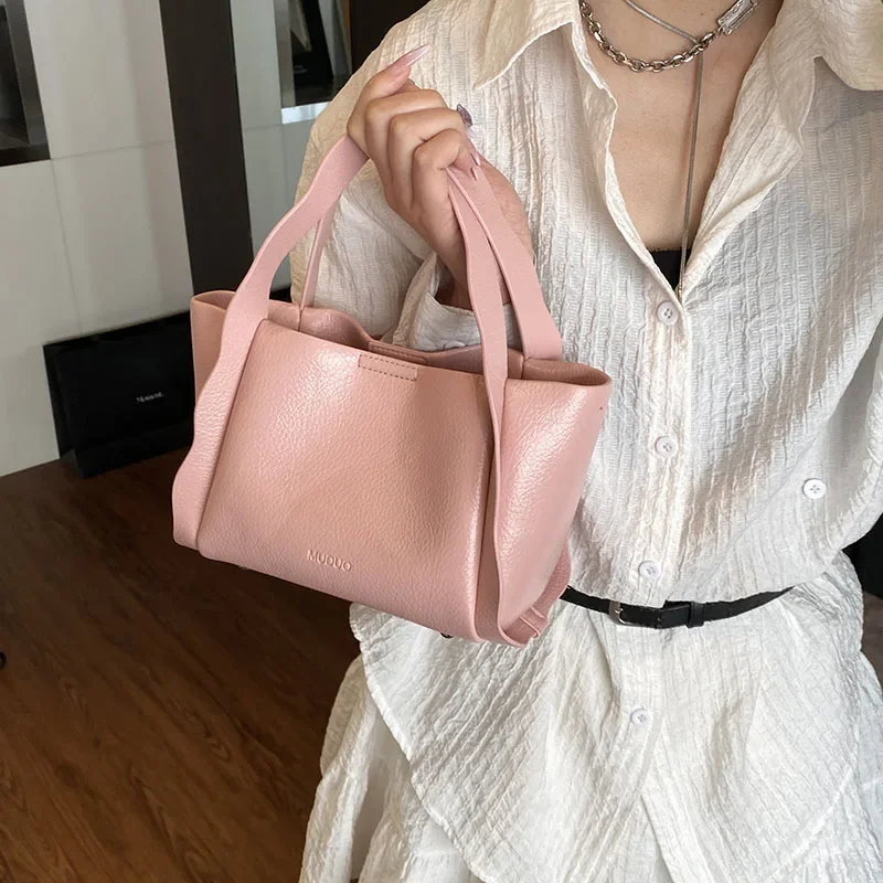 

New in 2025! Light Luxury Commuter Shoulder Messenger Bag for Women. Niche and High-end, Versatile Handbag Showcasing Femininity