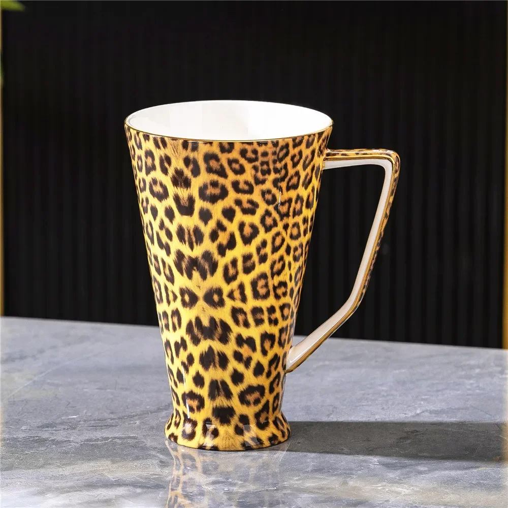‌Vintage Leopard Pattern Bone China Tall Handle Mug, Exquisite Gilded Edge Large Volume Drinking Cup for Daily Use & Gift Giving