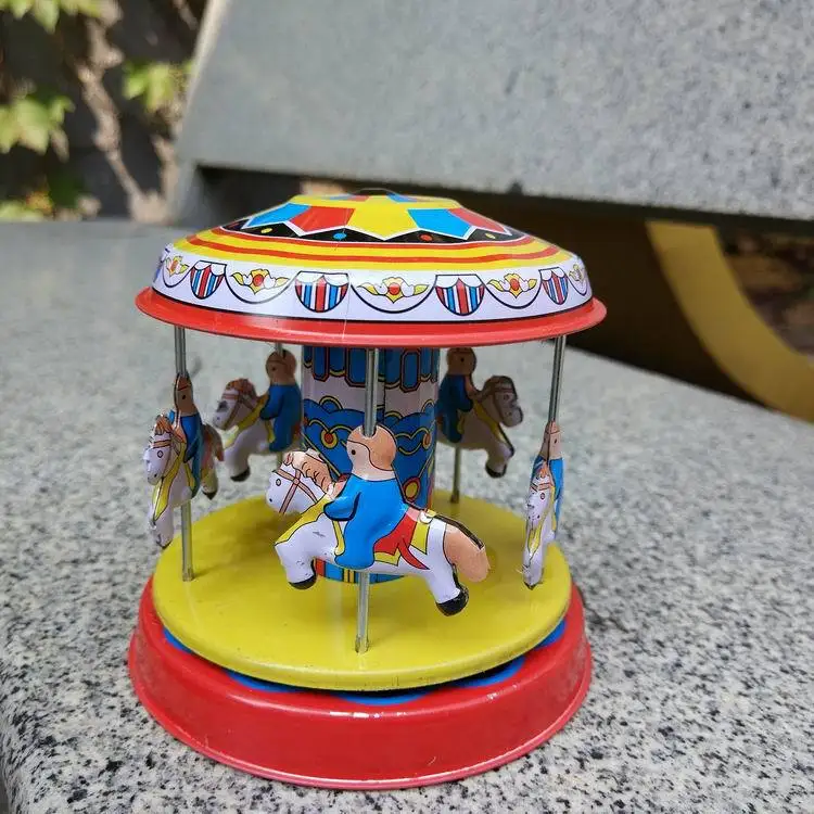 MS271 Carosello Tema nostalgico Ornamento personalizzato Regalo creativo Giocattolo di latta