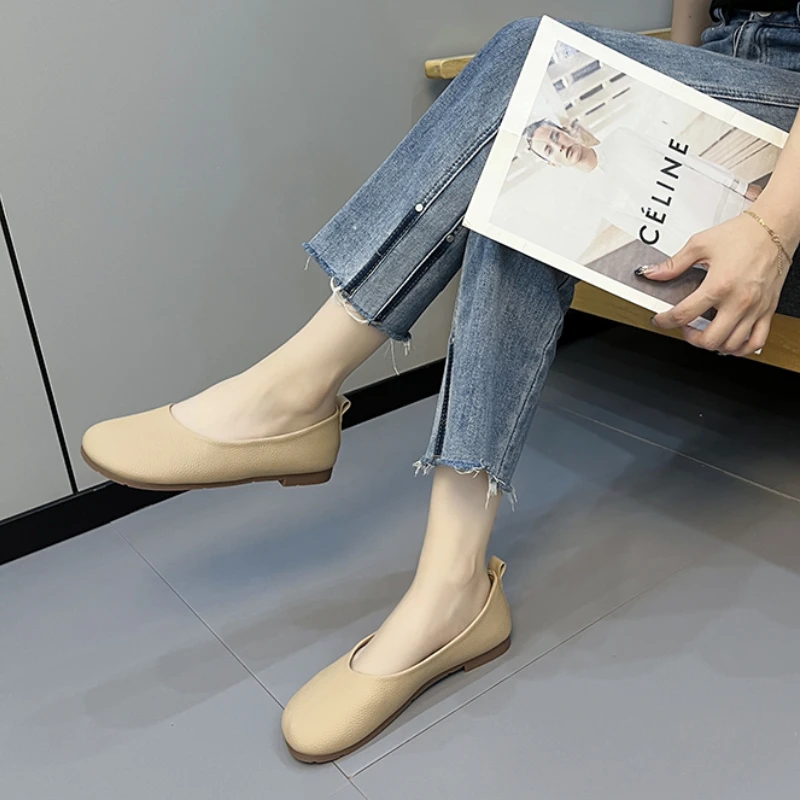 Sapatos únicos para mulheres, cabeça redonda plana, sapatos simples Mary Jane, moda casual, sola macia confortável, sapatos de couro pequenos, novo, verão