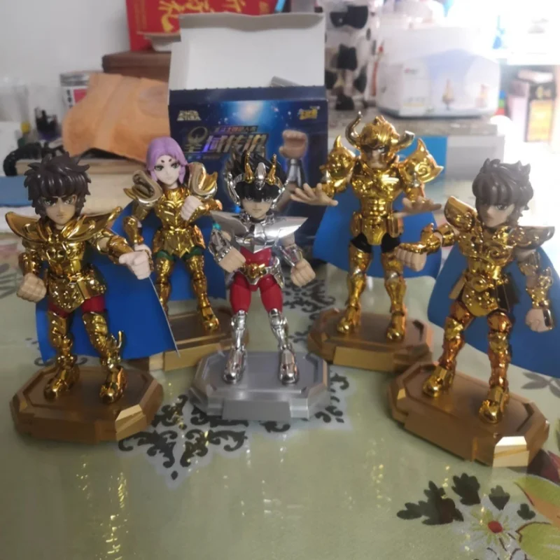 

В наличии фигурка Saint Seiya, версия 2, фигурка Legend Of The Holy Land, собранная подвижная модель, коллекционные карты аниме