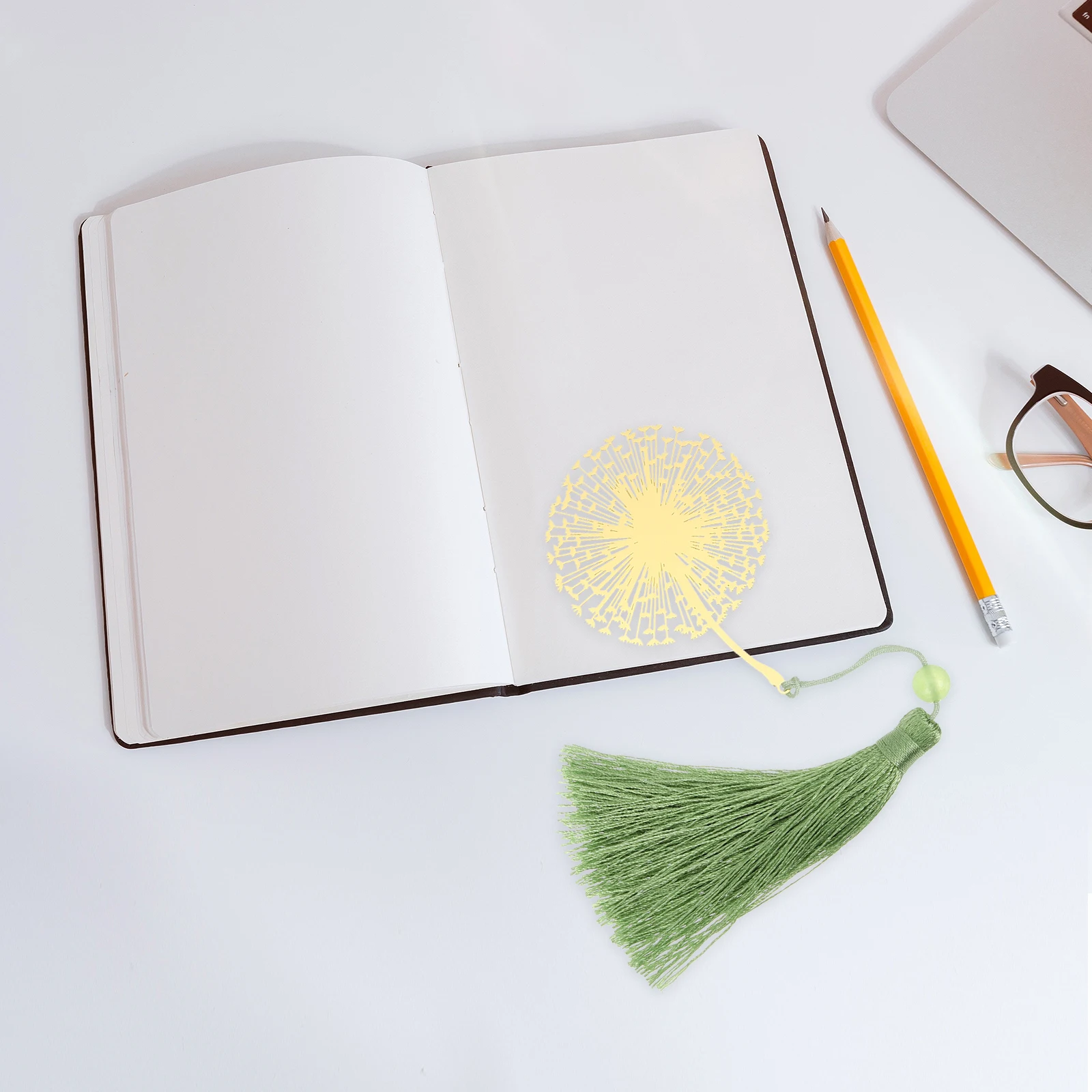 إشارة مرجعية معدنية ذهبية على شكل الهندباء مجوفة، إشارة مرجعية مزخرفة أنيقة للنساء، فكرة هدية للقراءة الإبداعية