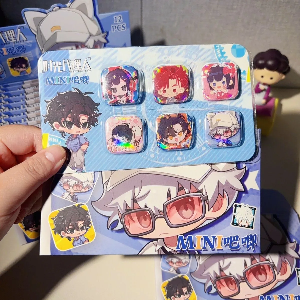 وكيل الوقت كوسبلاي مربع صغير لو غوانغ تشياو لينغ أنيمي Q الطبعة المحيطة حزمة ماكو الحديد مع 6 شارات