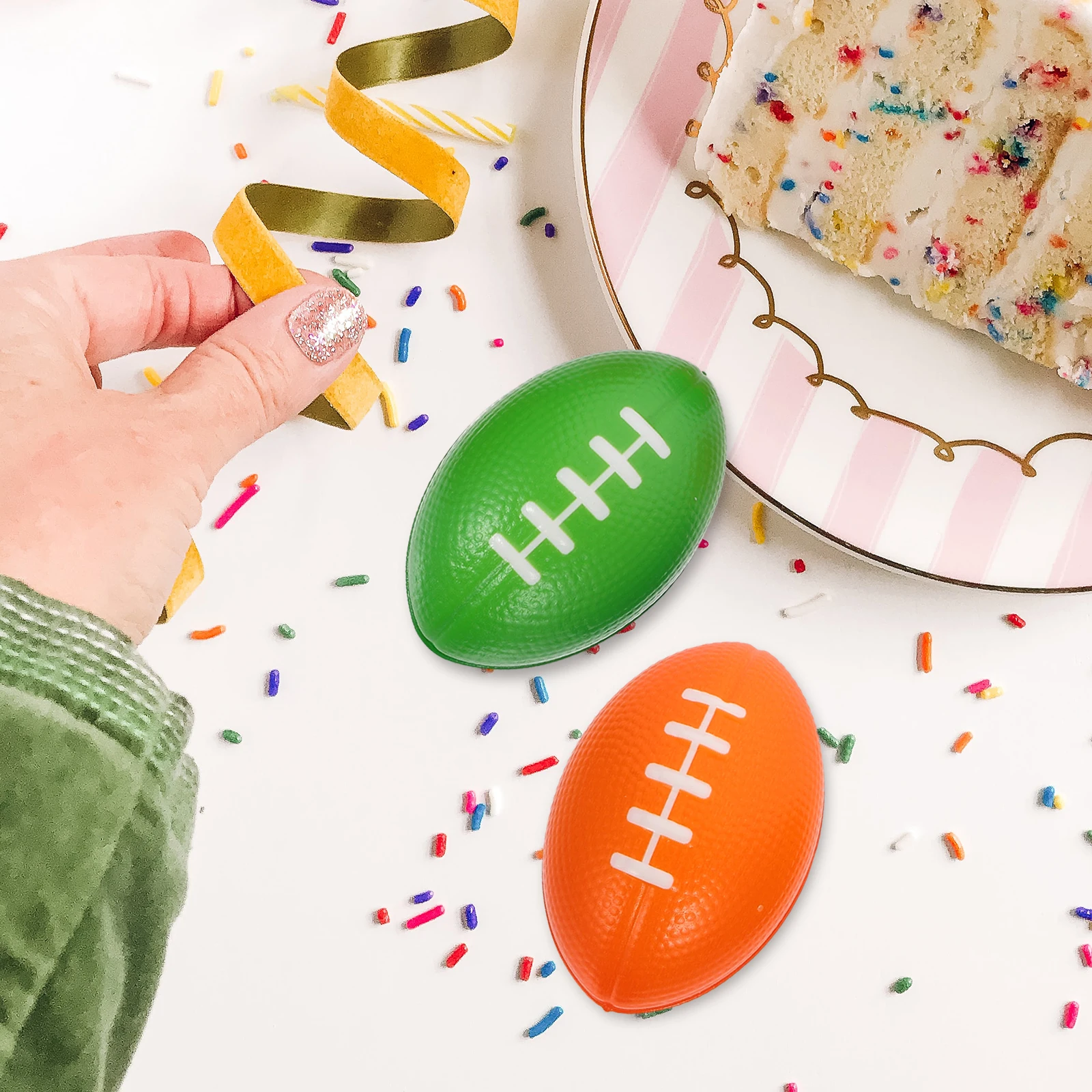 6 pçs mini rugby bolas de futebol elegante decorações do plutônio leve detalhes compactos para festas reuniões brinquedo tamanho pequeno