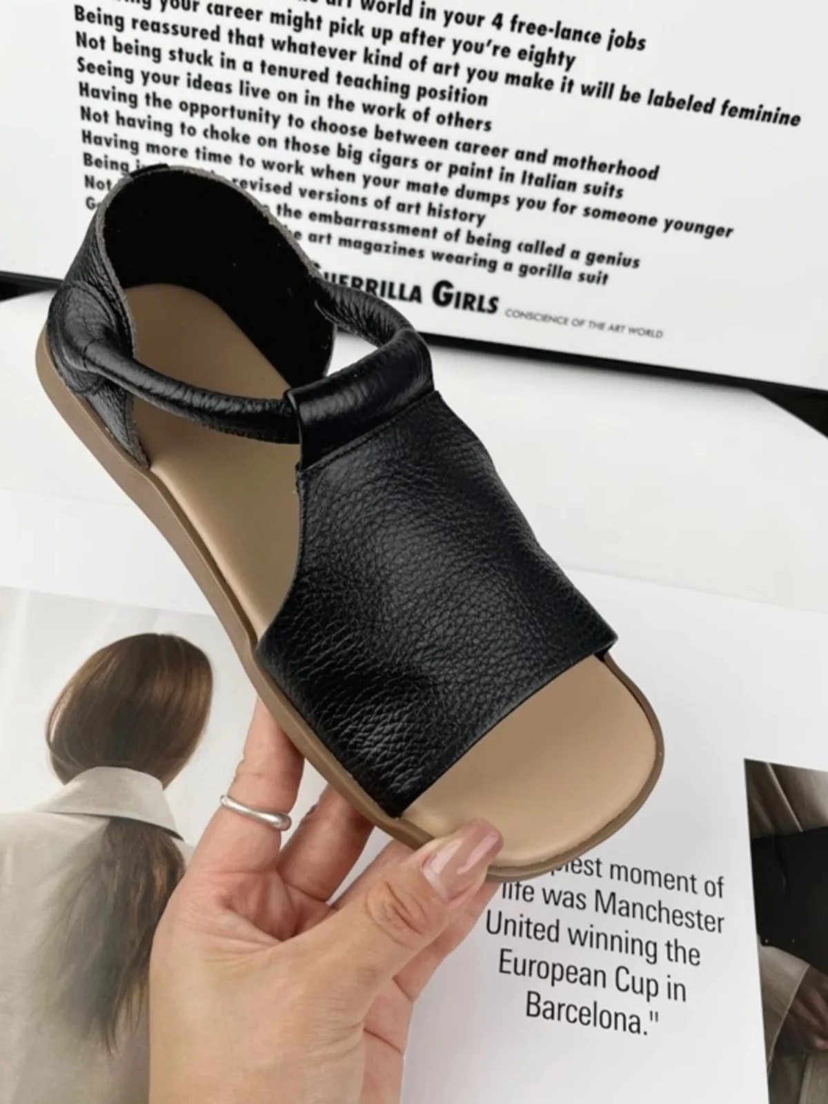 

Римские сандалии на плоской подошве из натуральной кожи в стиле ретро, женские летние новые брендовые тапочки с волшебной лентой, экспозиционные тапочки с открытым носком