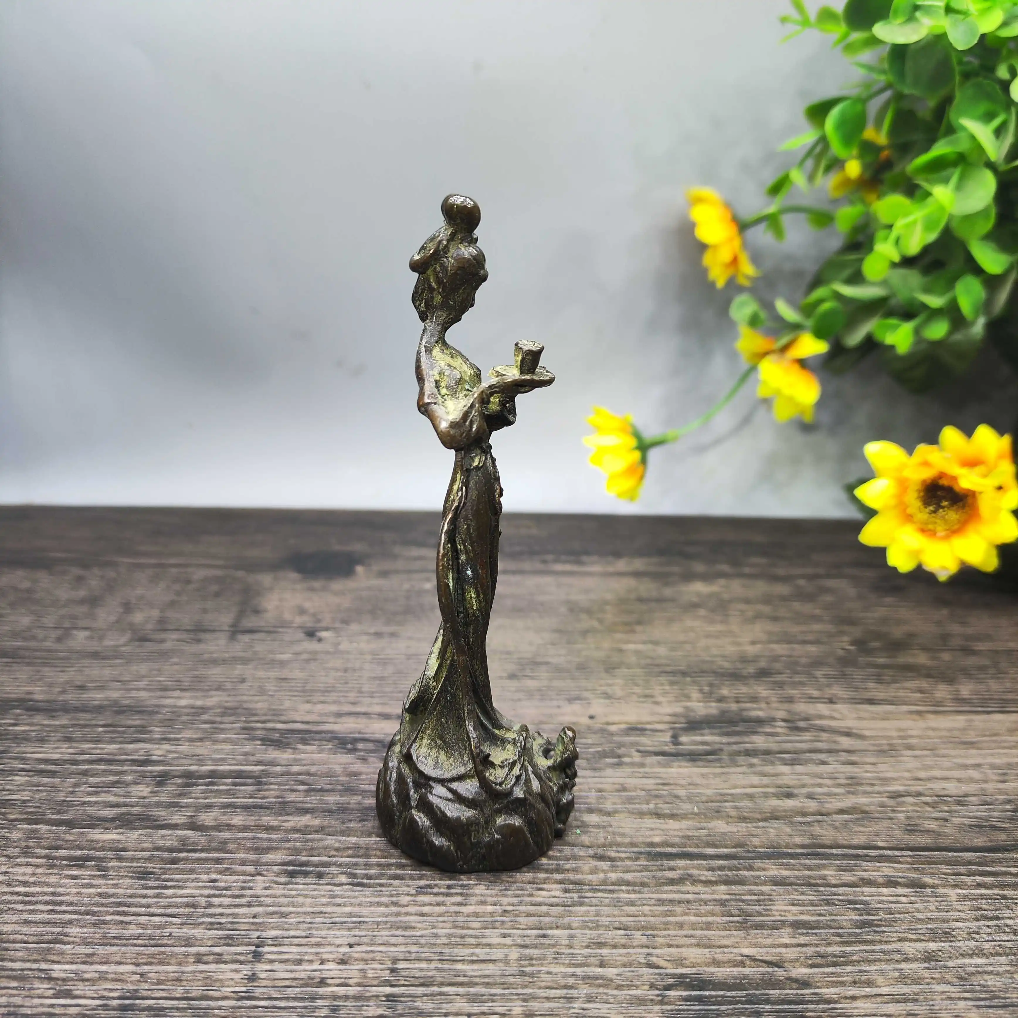 Antique bronze wares, tea ceremony fairy ornaments, fun tea and water serving ornaments, home decoration figure ornaments