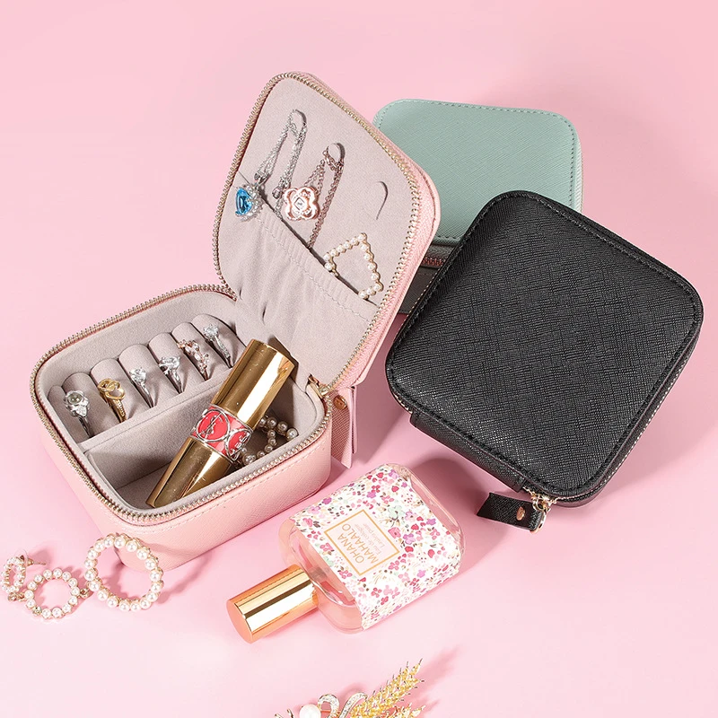 

Новая изысканная модная портативная дорожная шкатулка для украшений большой вместимости: для сережек, колье, колец. Простой подарок для женщин.