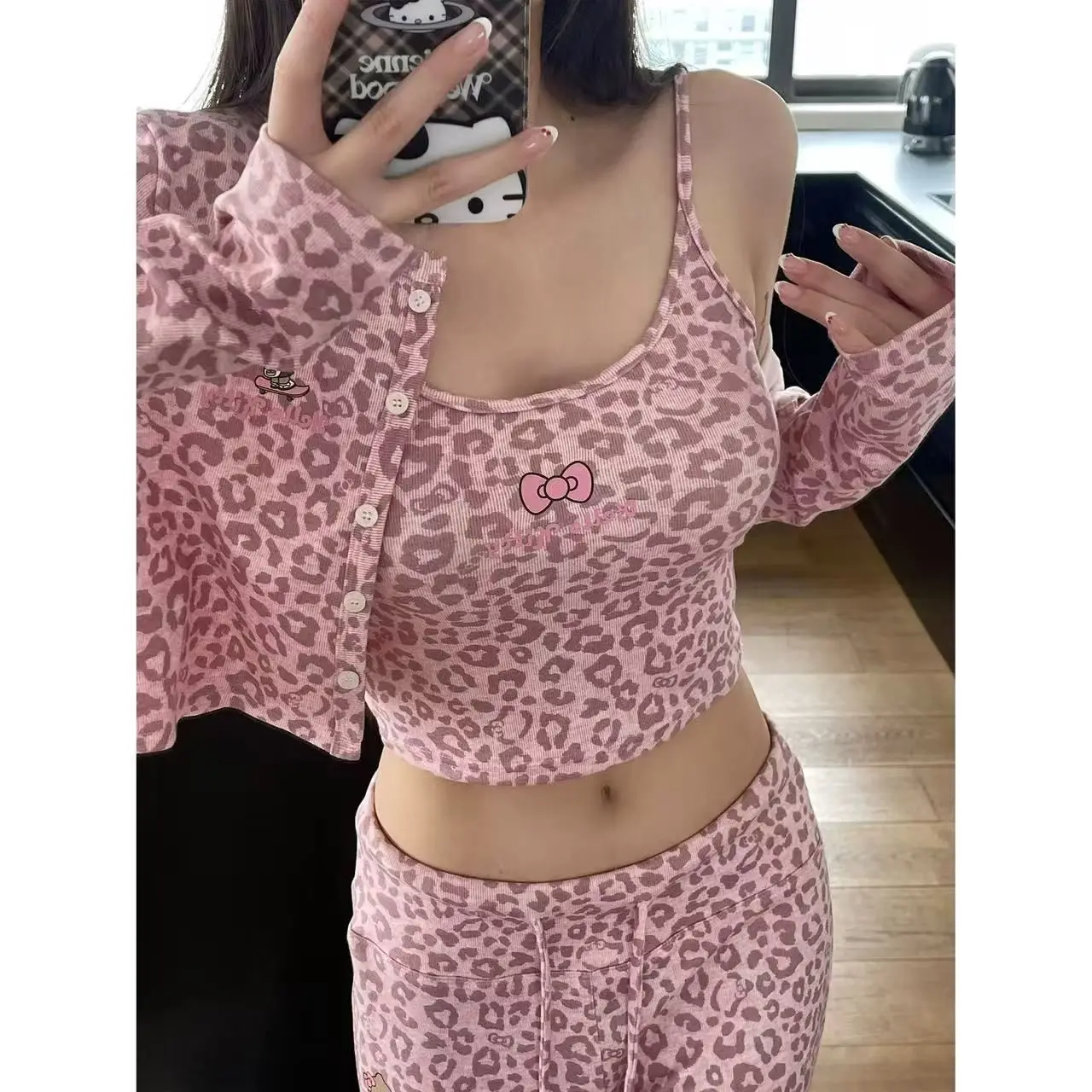

New 3Pcs Hello Kitty Sle Sweet and Spicy Leopard Print Home Set Comfortable Drapey Wide Leg Pants Ort Sve Long Cardigan Tee Piec
