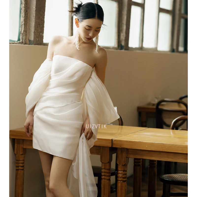 Weiße, helle Hochzeit, kurze Kleider für die Braut, sexy, trägerloses, rückenfreies Brautkleid, leichtes, luxuriöses, modisches, individuelles Partykleid