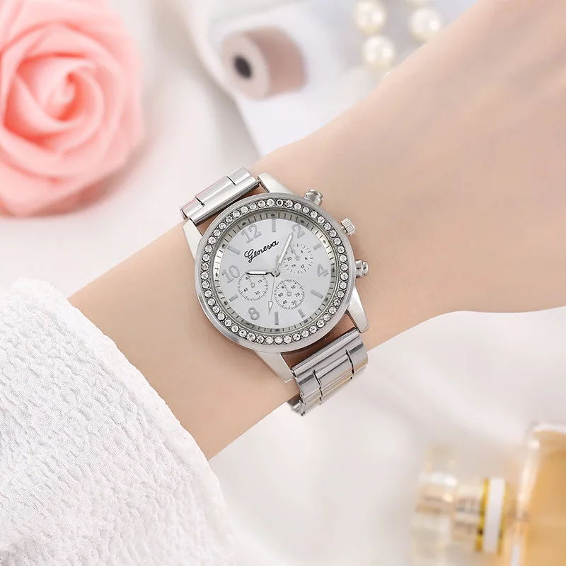 Reloj de cuarzo de tres ojos con incrustaciones de diamantes para mujer, reloj de negocios con banda de acero, reloj de moda informal, versión coreana