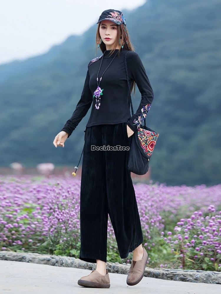 تي شيرت نسائي على الطراز العرقي الصيني لعام 2025 بلوزة نسائية للخريف بأكمام طويلة وطبقة أساسية من القطن الخالص المطرز بالزهور بلوزة يومية t001