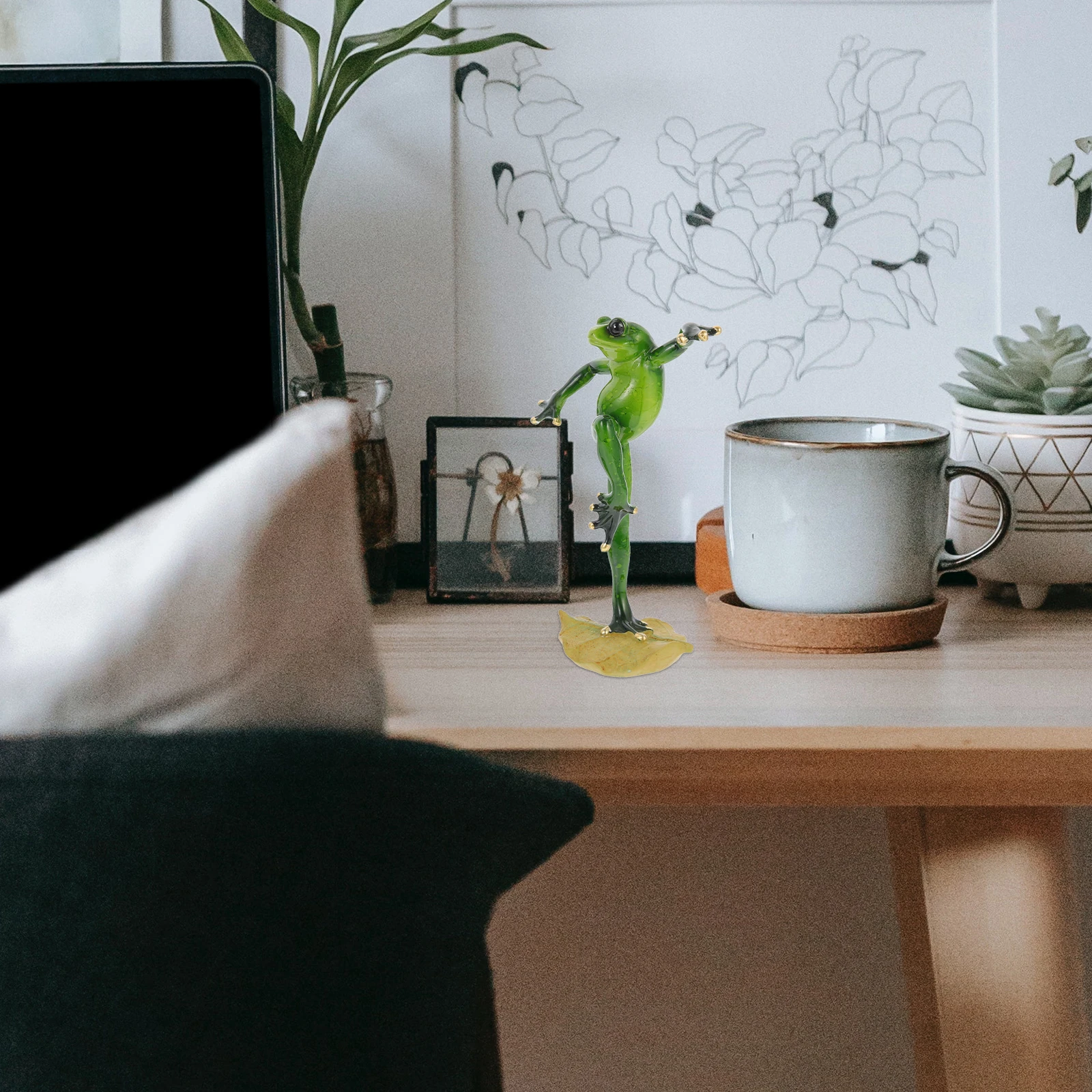 

2pcs Frogs Ornaments Resin Lifelike Couple Frogs Decor Garden Desktop Micro Landscape Decoration Valentine Gifts Creative Animal