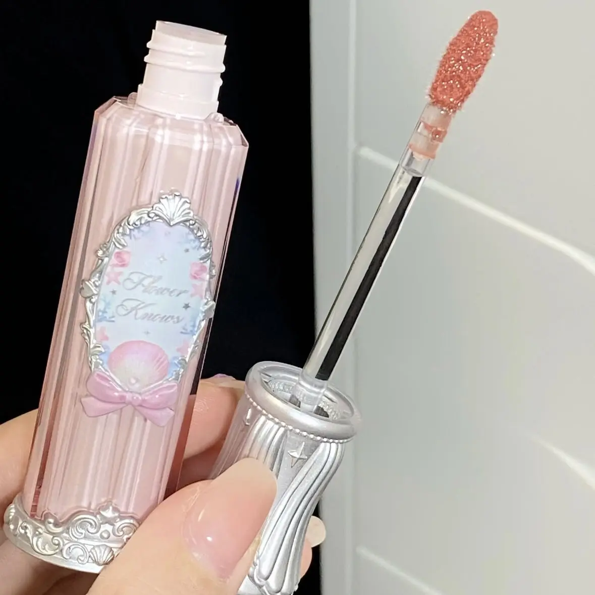 زهرة يعرف قذيفة اللؤلؤ الشفاه جوهر العسل ضوء ماكياج أحمر الشفاه فيتامين ملمع الشفاه الشفاه سمنة ترطيب بلسم توهج النهاية