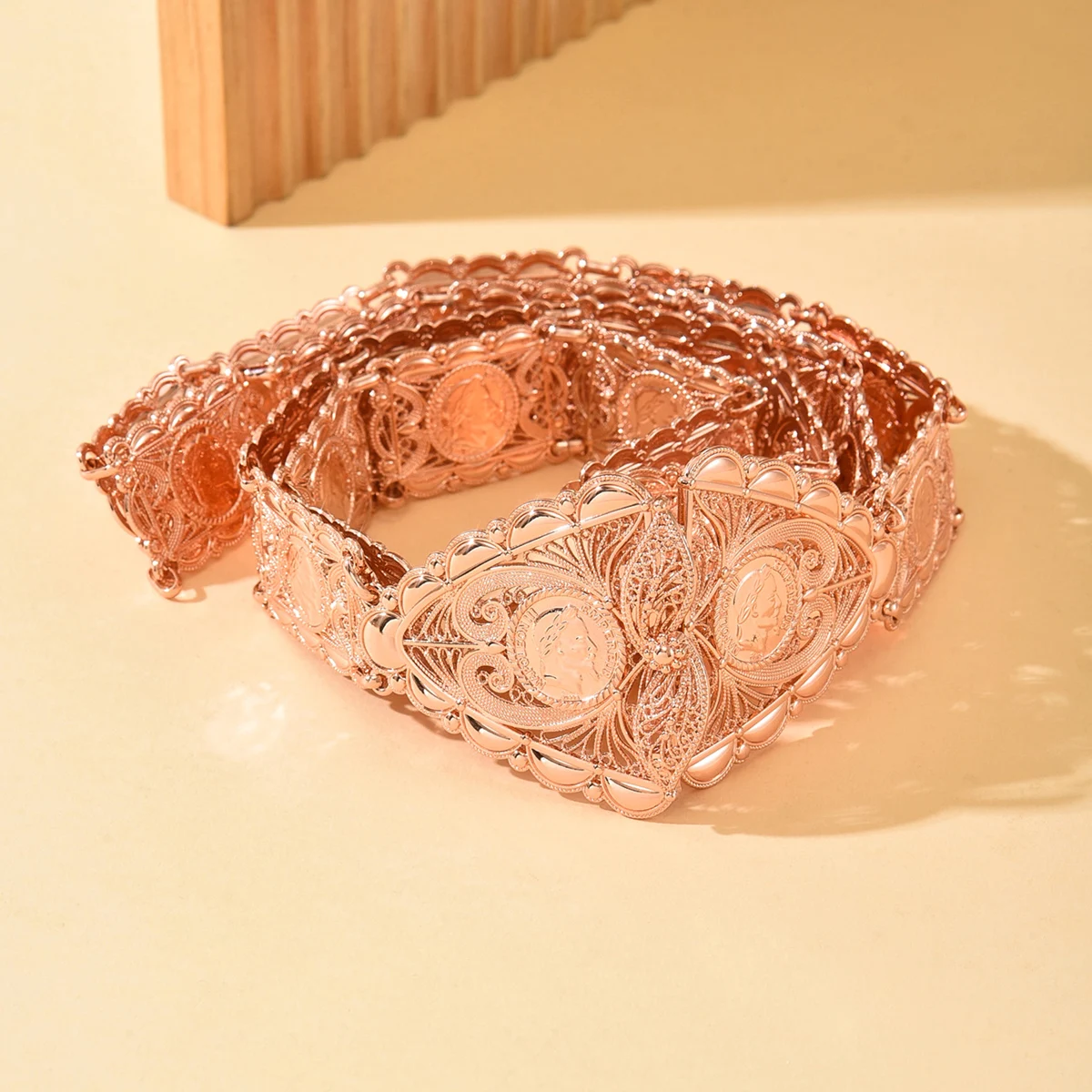 حزام تخريمية لحفلات الزفاف - ذهبي وذهبي وردي مع عملة مزخرفة منقوشة لأناقة ثوب الزفاف الخالدة وتصفيف الزفاف الملكي #4